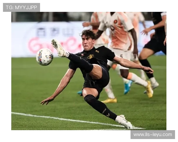 罗马球员曼奇尼比赛中受伤,接受治疗 罗马球员曼奇尼比赛中受伤,接受治疗