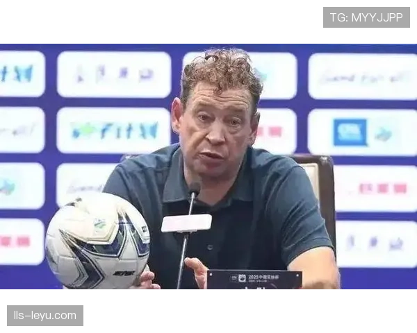 资深门将教练专访：谈现代守门员在低位防守体系中，出球能力与指挥防线的双重重要性提升